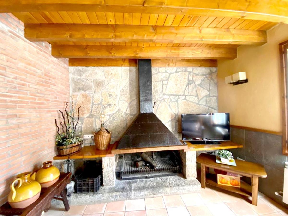 Spacious House In Ogassa With Terrace And Bbq Eksteriør bilde