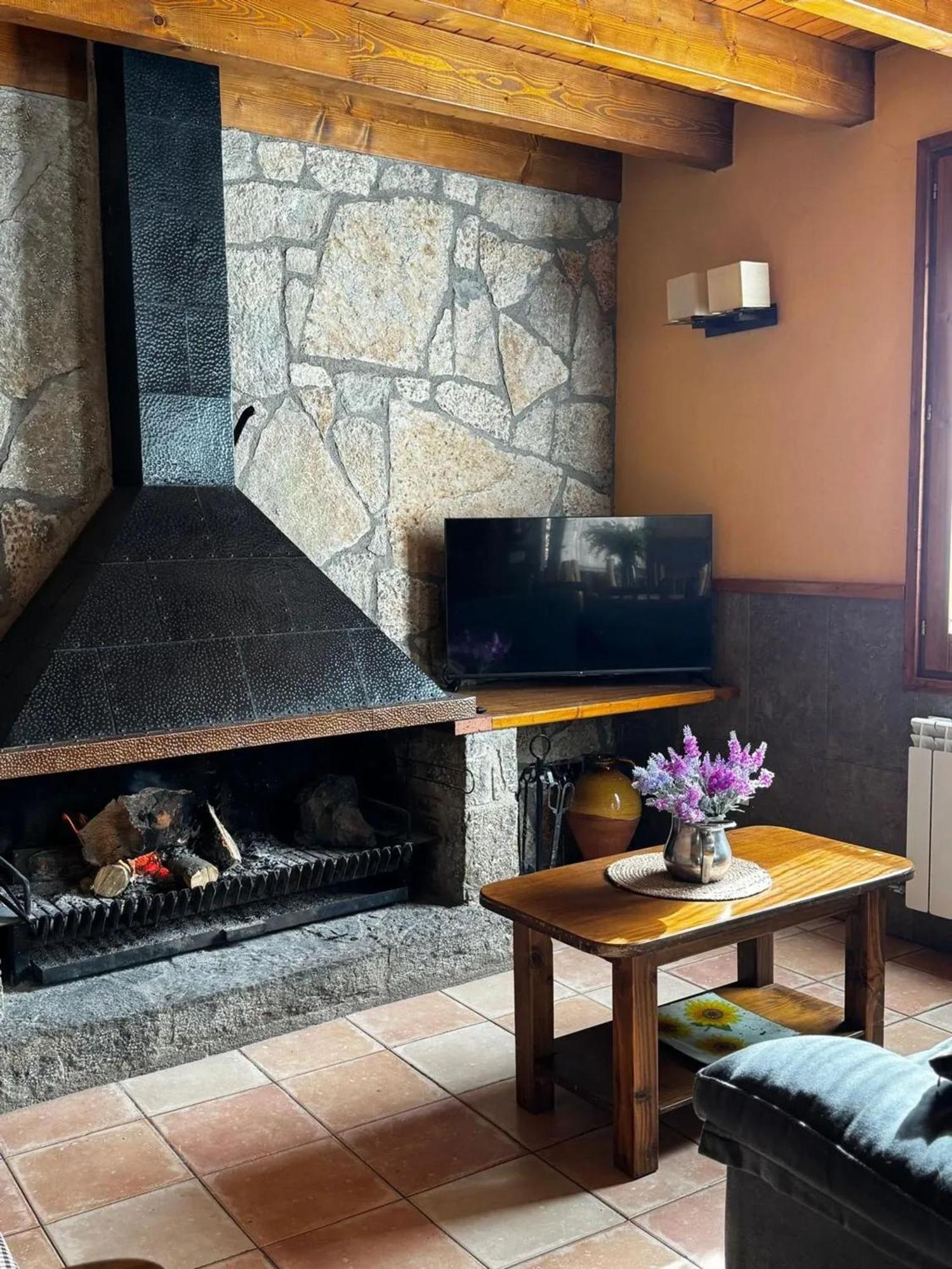 Spacious House In Ogassa With Terrace And Bbq Eksteriør bilde